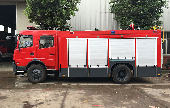 東風(fēng)153泡沫消防車