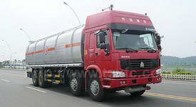 斯太爾前四后八油罐車(chē)圖片