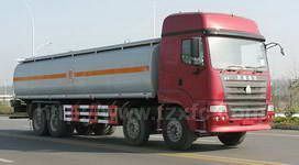 斯太爾豪運(yùn)前四后八油罐車(chē)圖片