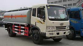 解放單橋化工液體運(yùn)輸車圖片
